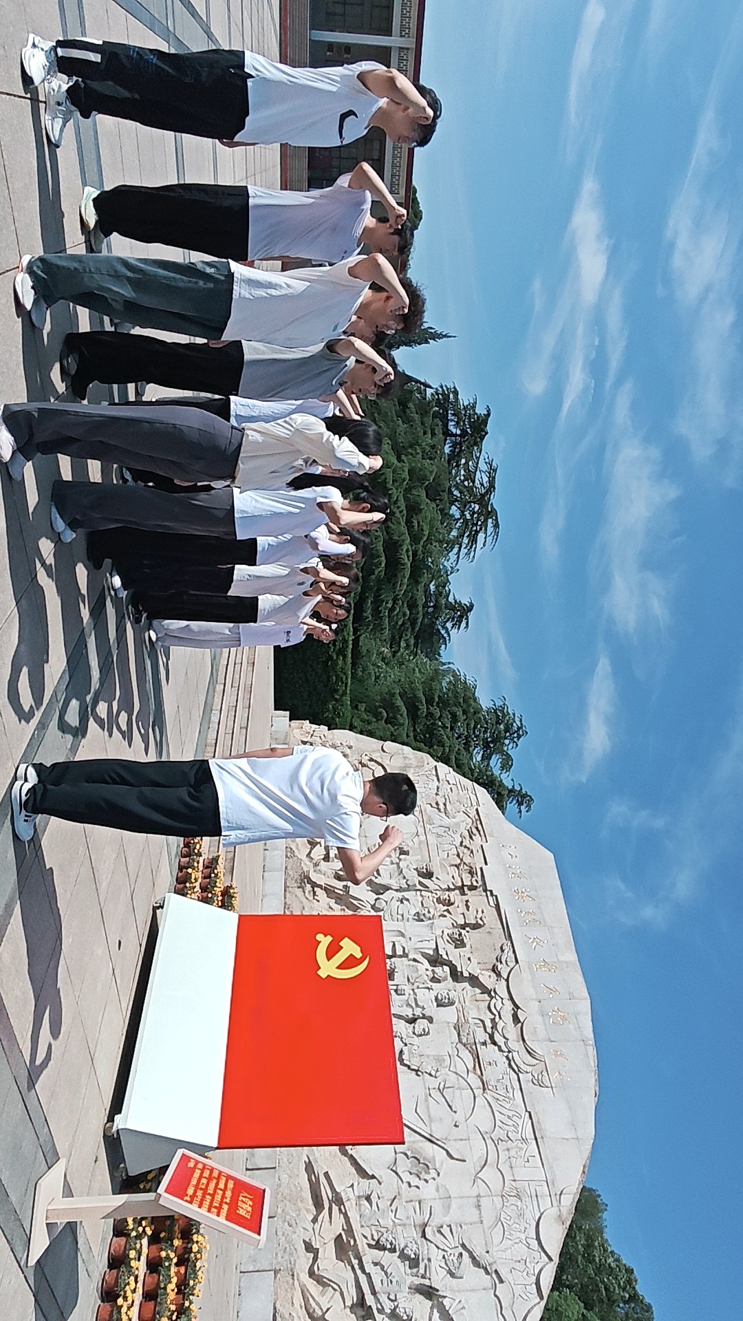 牧心铸魂——学院本科生第一党支部前往蜀山烈士陵园 开展主题党日活动