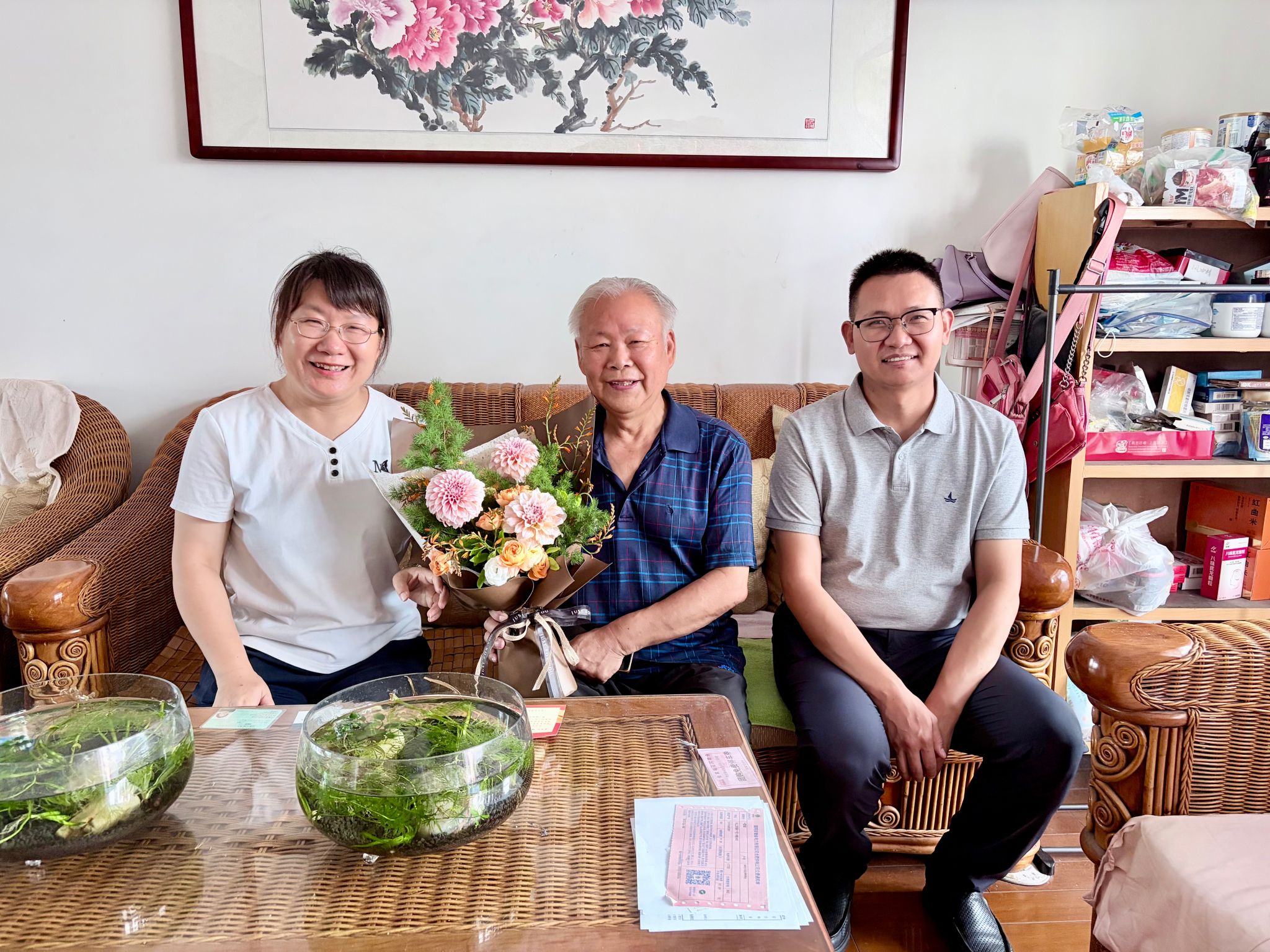 动物科技学院开展2026年“七一” 慰问活动