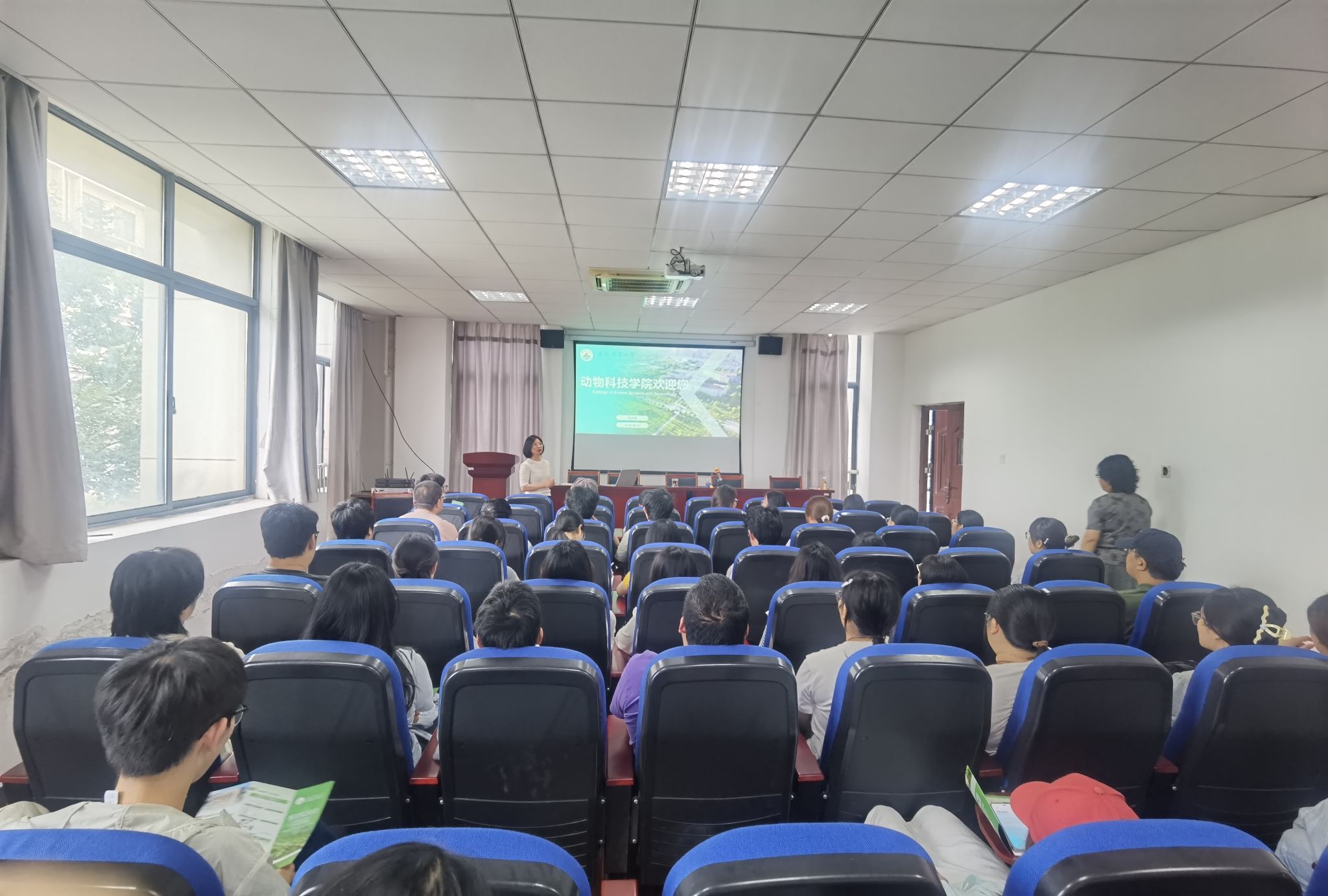 学院赴安庆师范大学开展研究生招生宣传