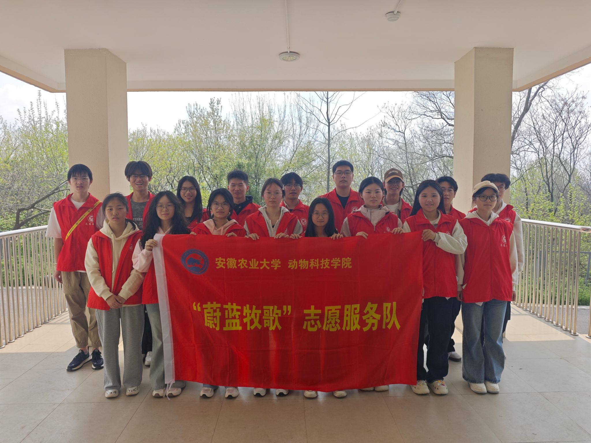 学院蔚蓝牧歌志愿服务队赴合肥野生动物园开展志愿服务
