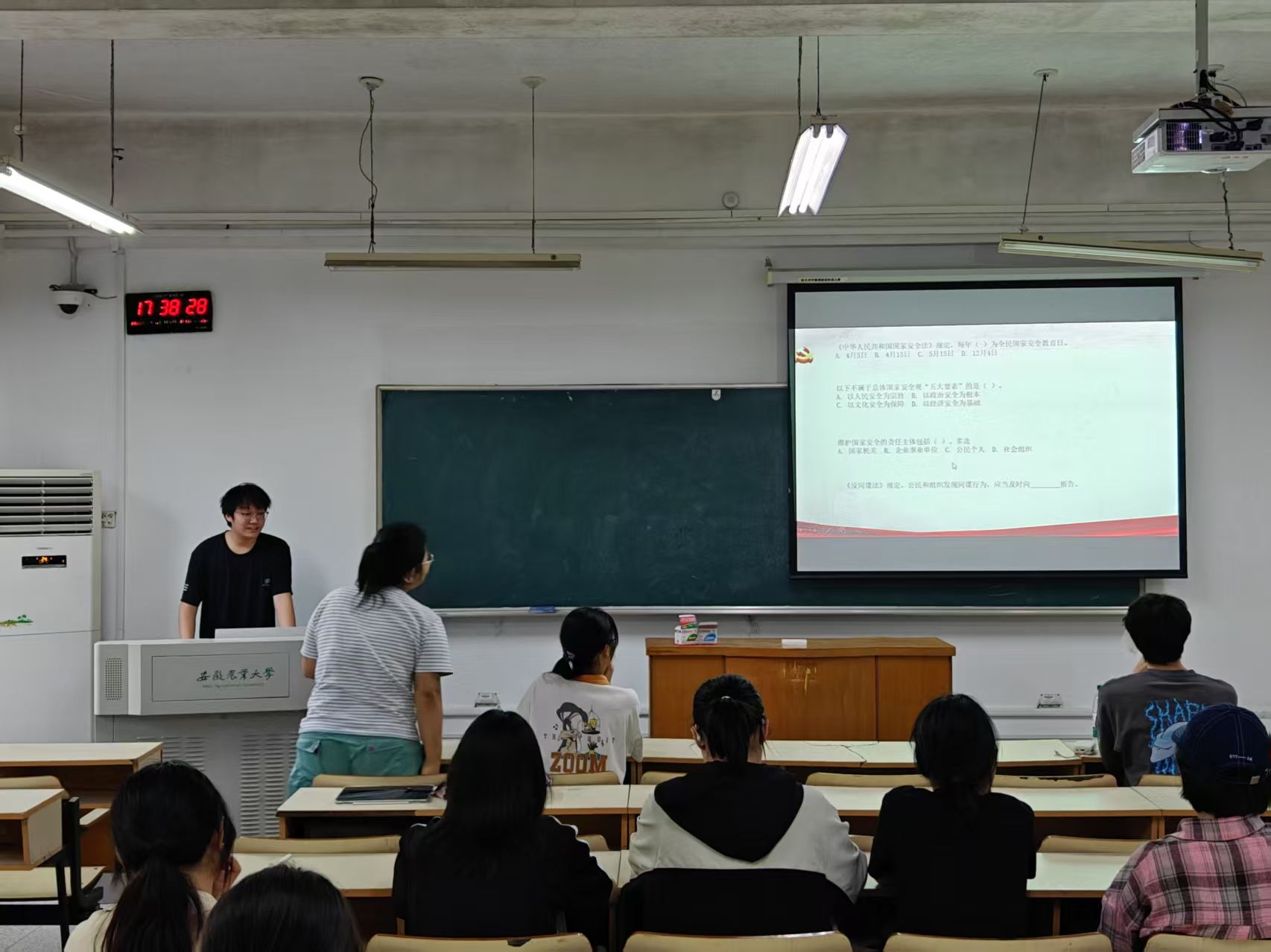 牧心铸魂——学院开展“国家安全 青春挺膺”主题团日活动